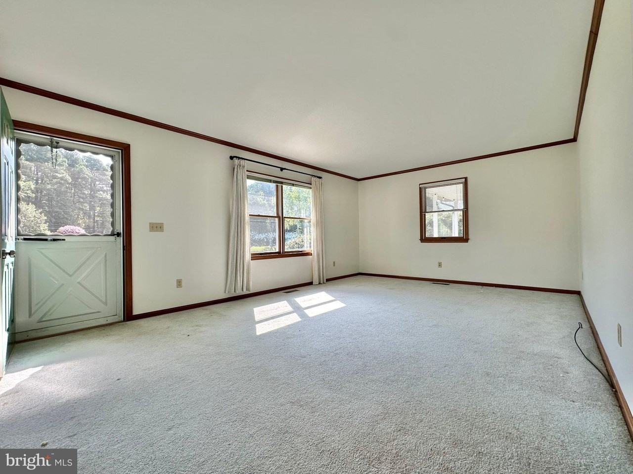 7810 Cooper Point Rd - Photo 5 of 16