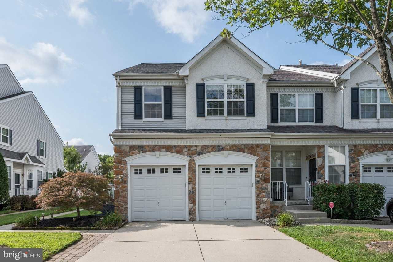 33 Weaver Dr - Photo 2 of 36