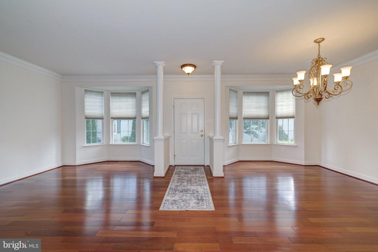 33 Weaver Dr - Photo 4 of 36
