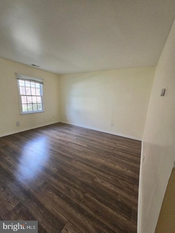 102 Royal Court Ln #102 - Photo 3 of 39
