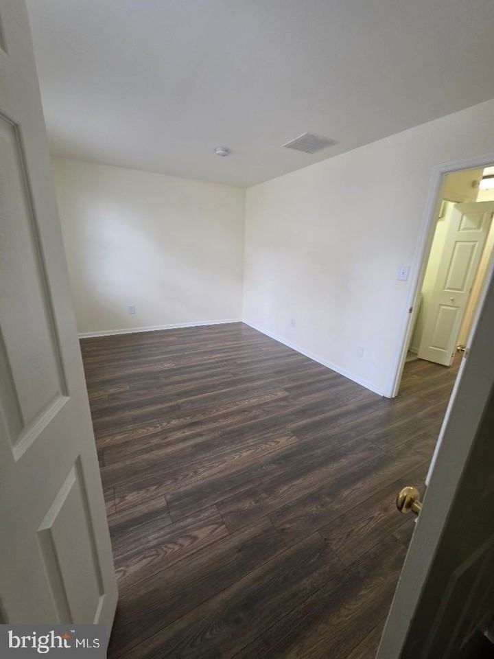 102 Royal Court Ln #102 - Photo 4 of 39