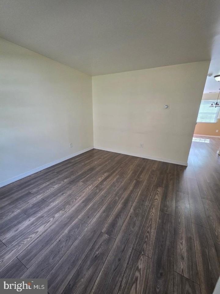 102 Royal Court Ln #102 - Photo 5 of 39