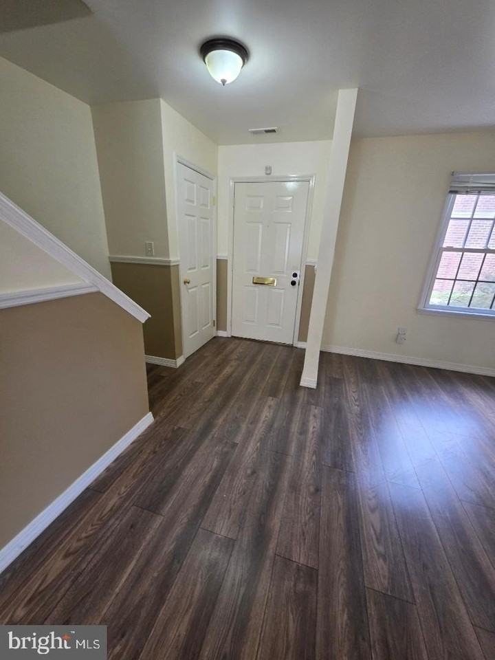 102 Royal Court Ln #102 - Photo 7 of 39