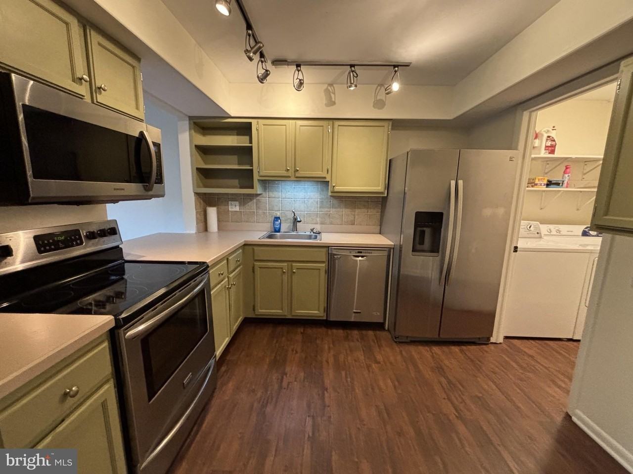502 Portsmouth Ct - Photo 2 of 19