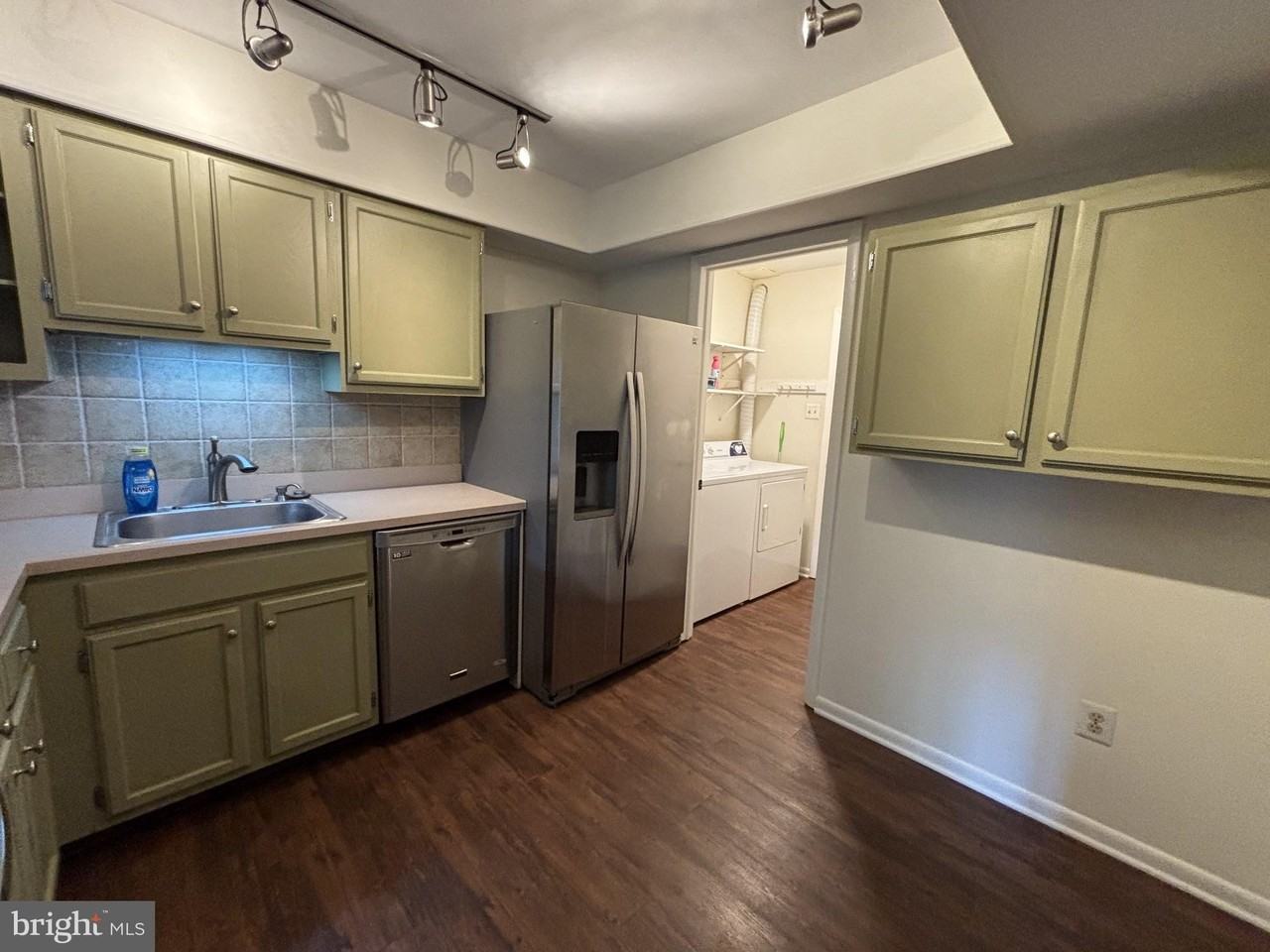 502 Portsmouth Ct - Photo 3 of 19