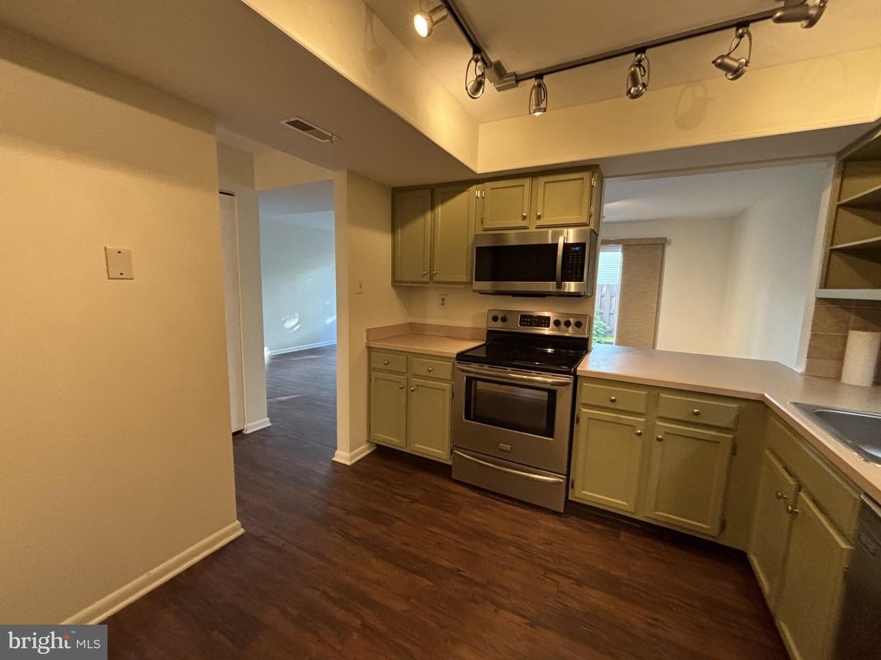 502 Portsmouth Ct - Photo 4 of 19
