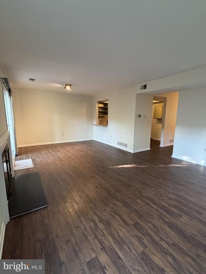 502 Portsmouth Ct - Photo 5 of 19