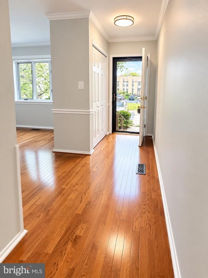 110 Palace Ct - Photo 3 of 20