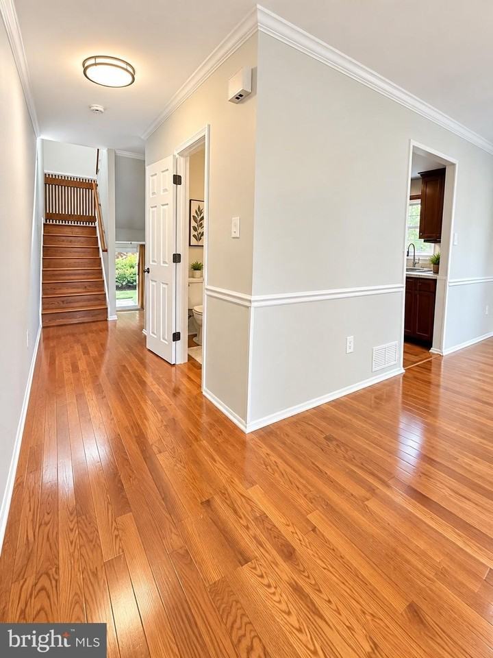 110 Palace Ct - Photo 4 of 20