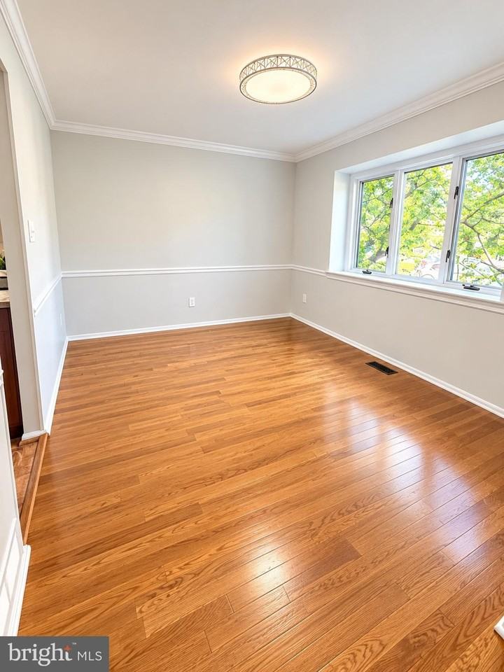 110 Palace Ct - Photo 5 of 20