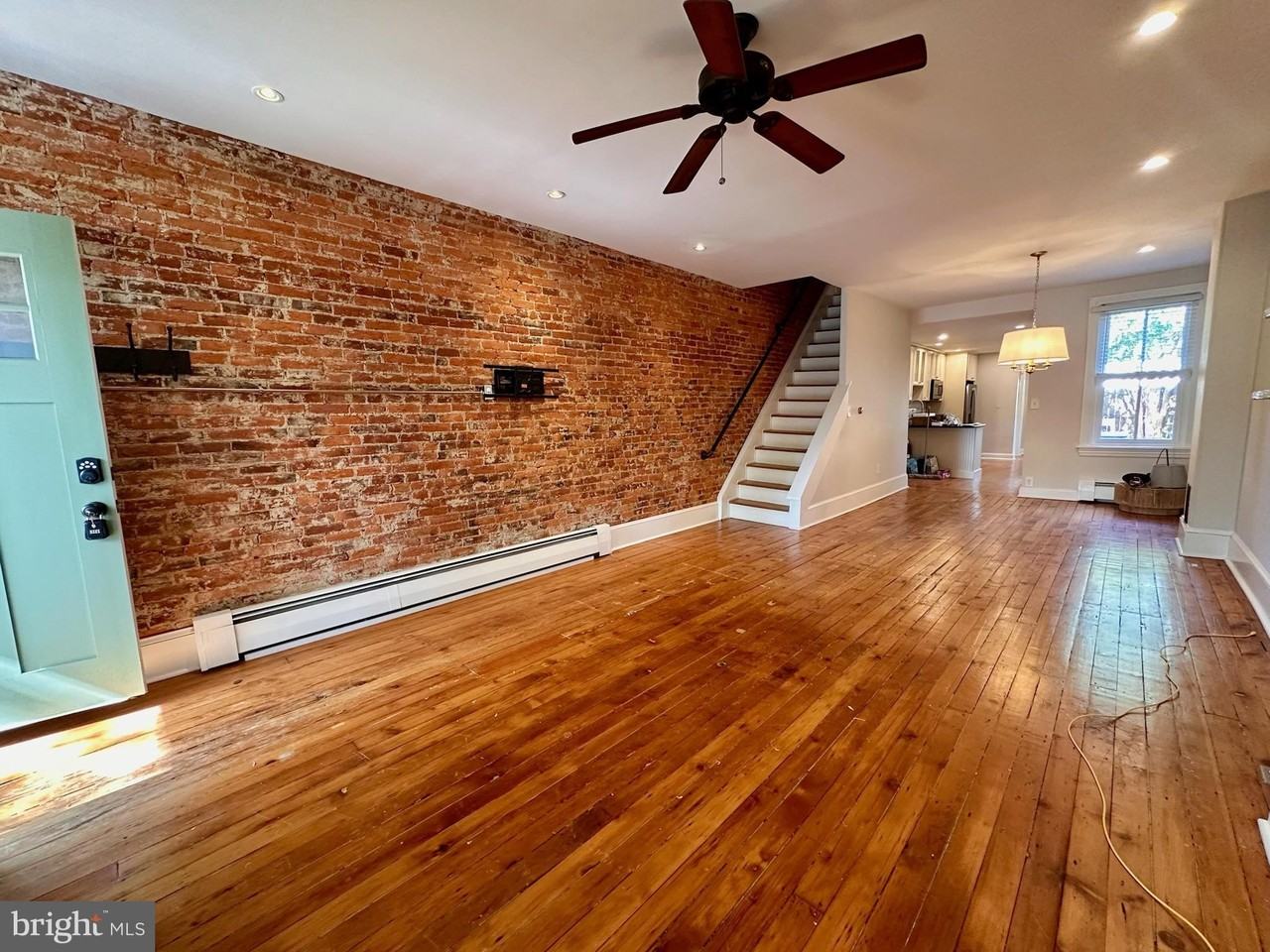 121 W Biddle St - Photo 5 of 28