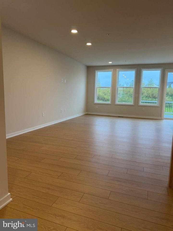 375 Aspen Way - Photo 7 of 29