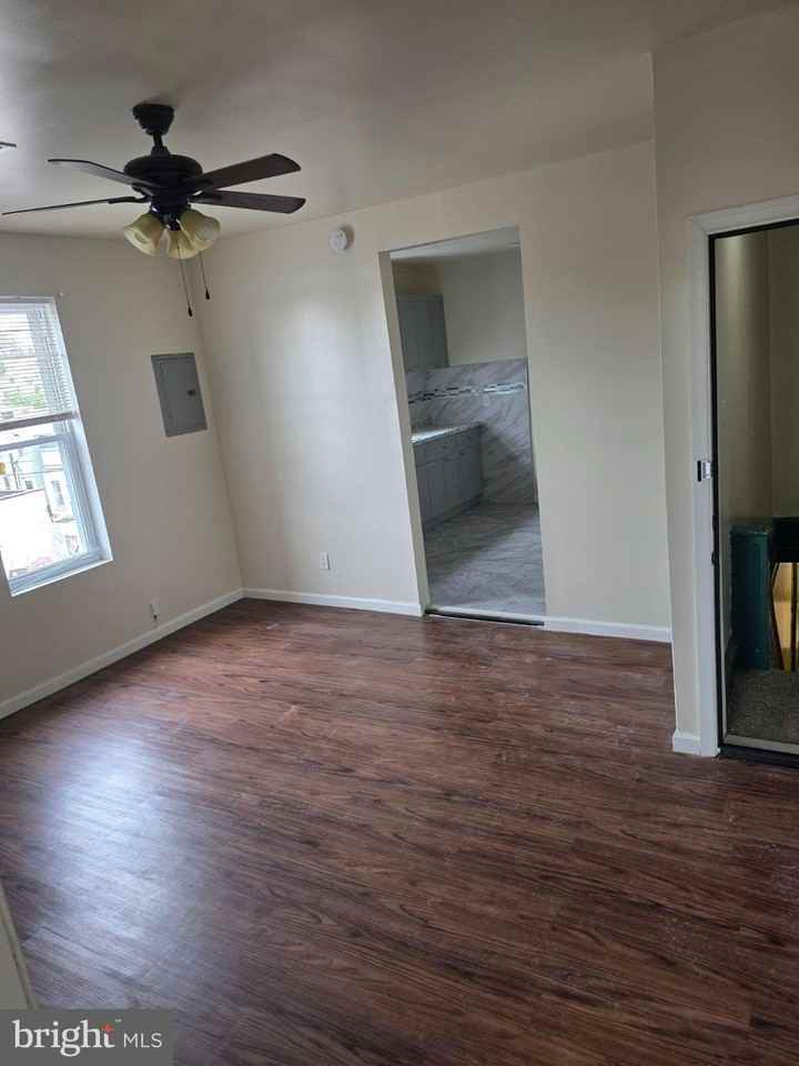 6343 Vine St - Photo 5 of 12