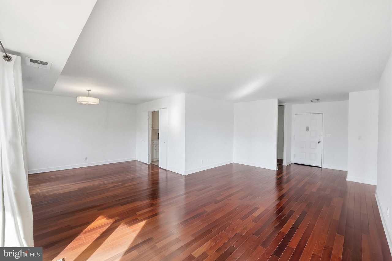 8380 Greensboro Dr #607 - Photo 5 of 31