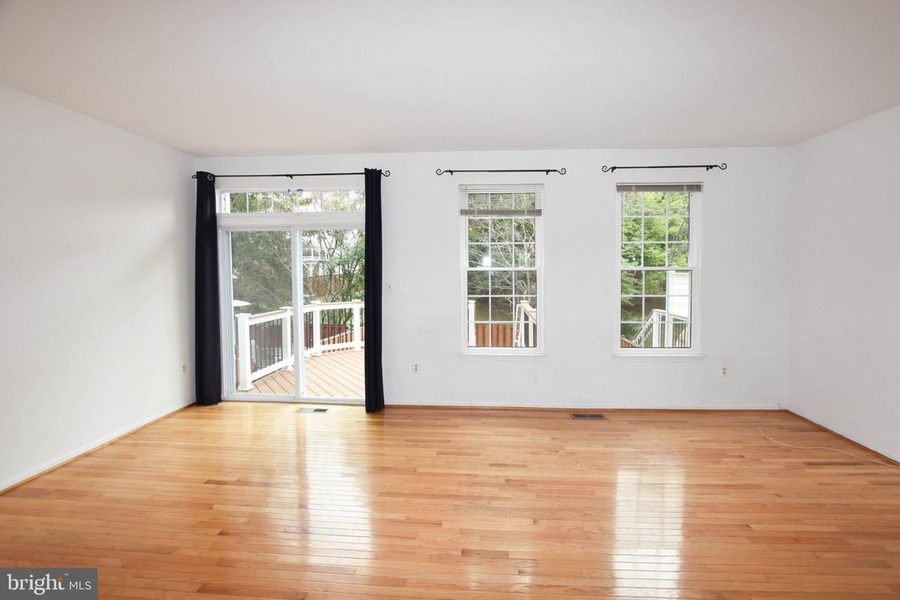 47616 Comer Sq - Photo 7 of 33
