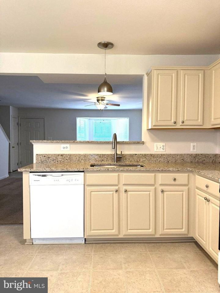 107 Merrill Ct - Photo 3 of 13