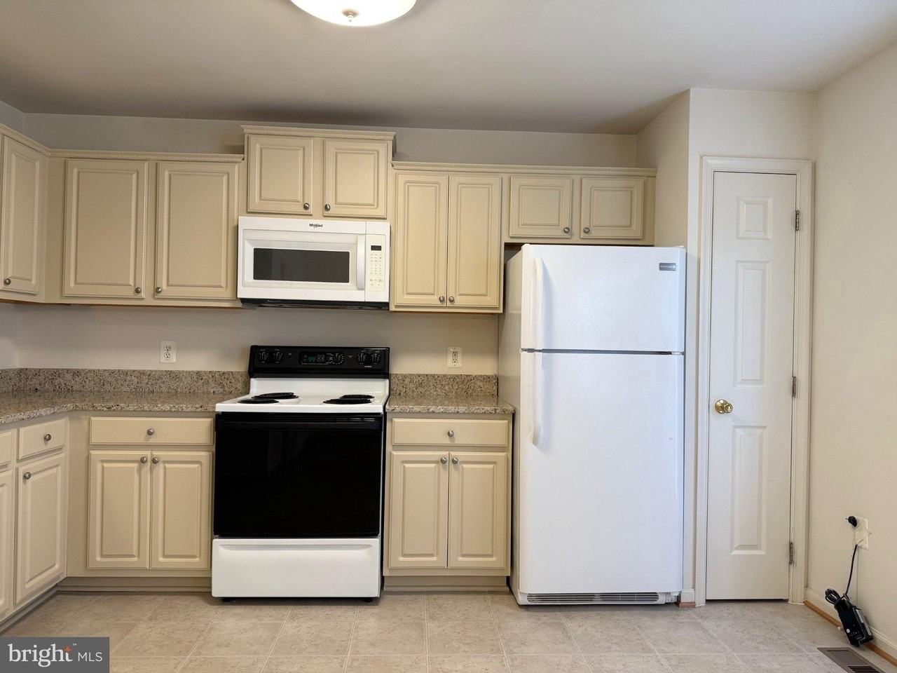 107 Merrill Ct - Photo 4 of 13