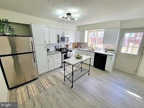 303 Gray Ave - Photo 6 of 11