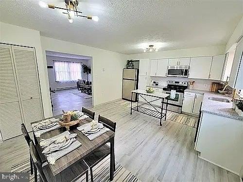 303 Gray Ave - Photo 7 of 11