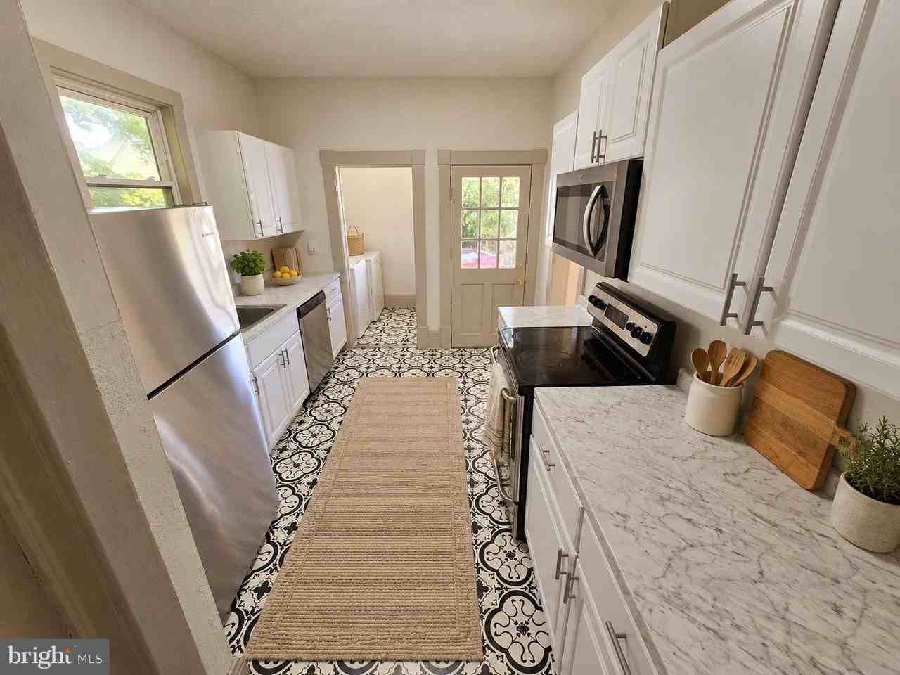 423 National Ave - Photo 4 of 10