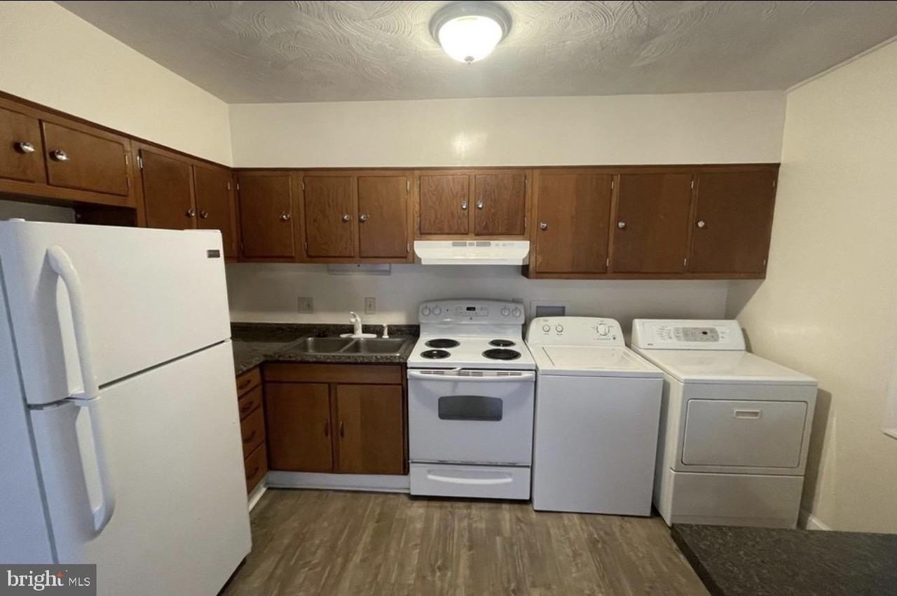 211 N Church St #1 - Photo 4 of 17