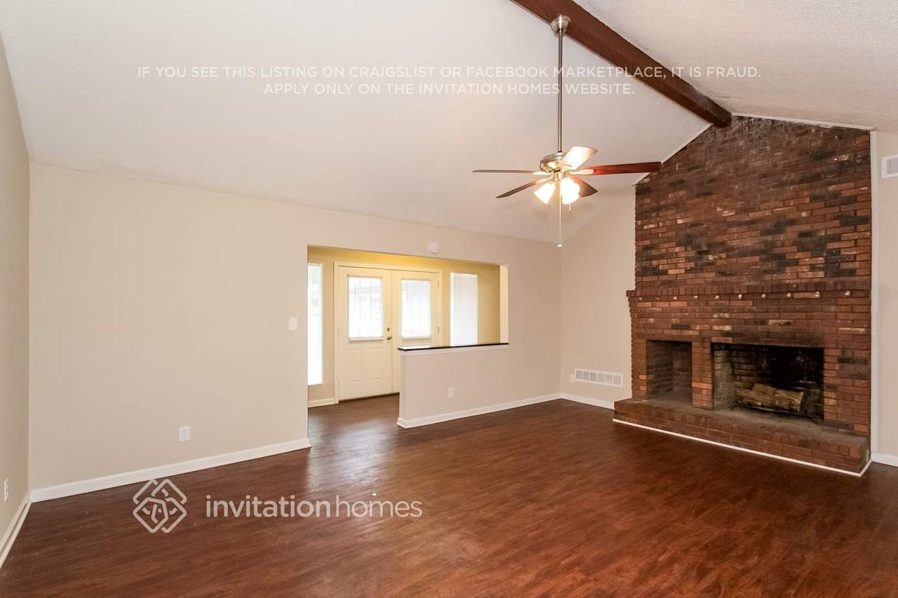 249 Busbin Rd - Photo 4 of 19