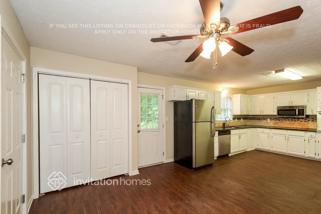249 Busbin Rd - Photo 5 of 19