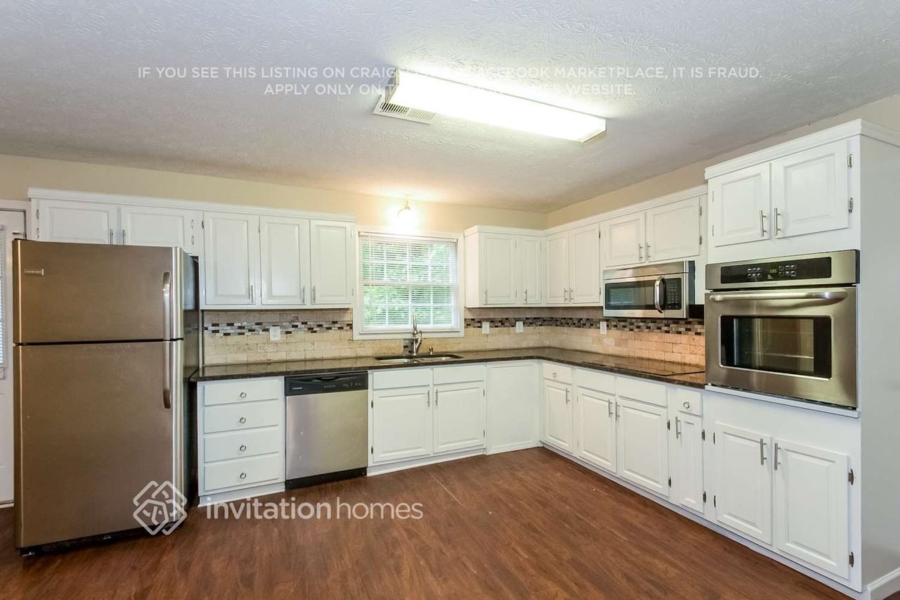 249 Busbin Rd - Photo 6 of 19