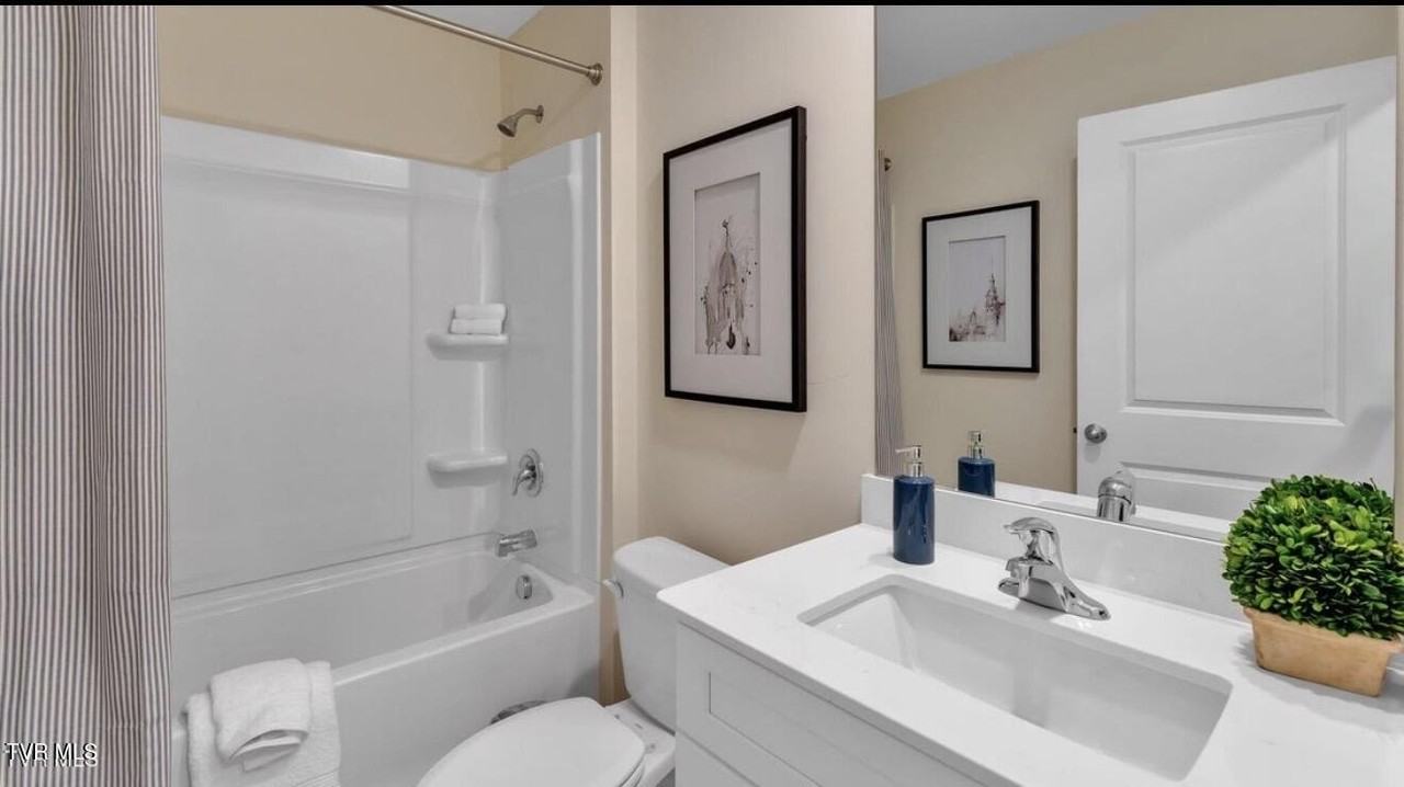 202 Wisteria Drive - Photo 3 of 5
