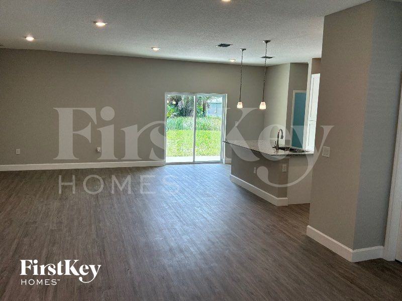 142 Ferguson St Sw - Photo 2 of 14