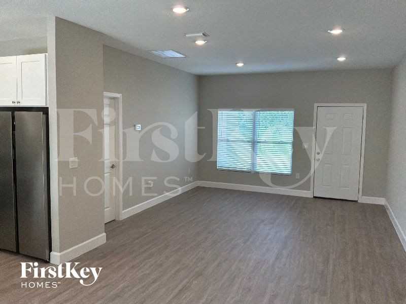 142 Ferguson St Sw - Photo 3 of 14