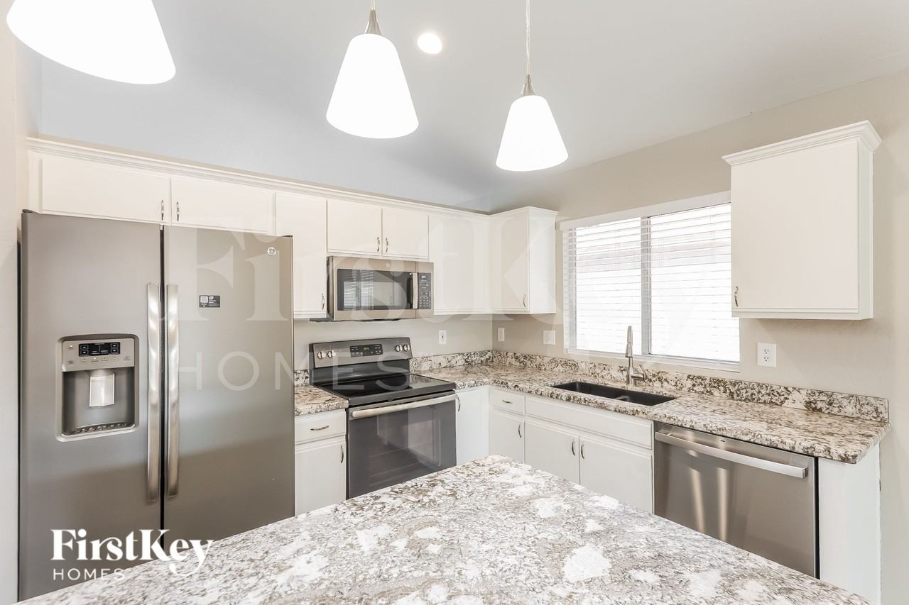 441 S Luther - Photo 5 of 16