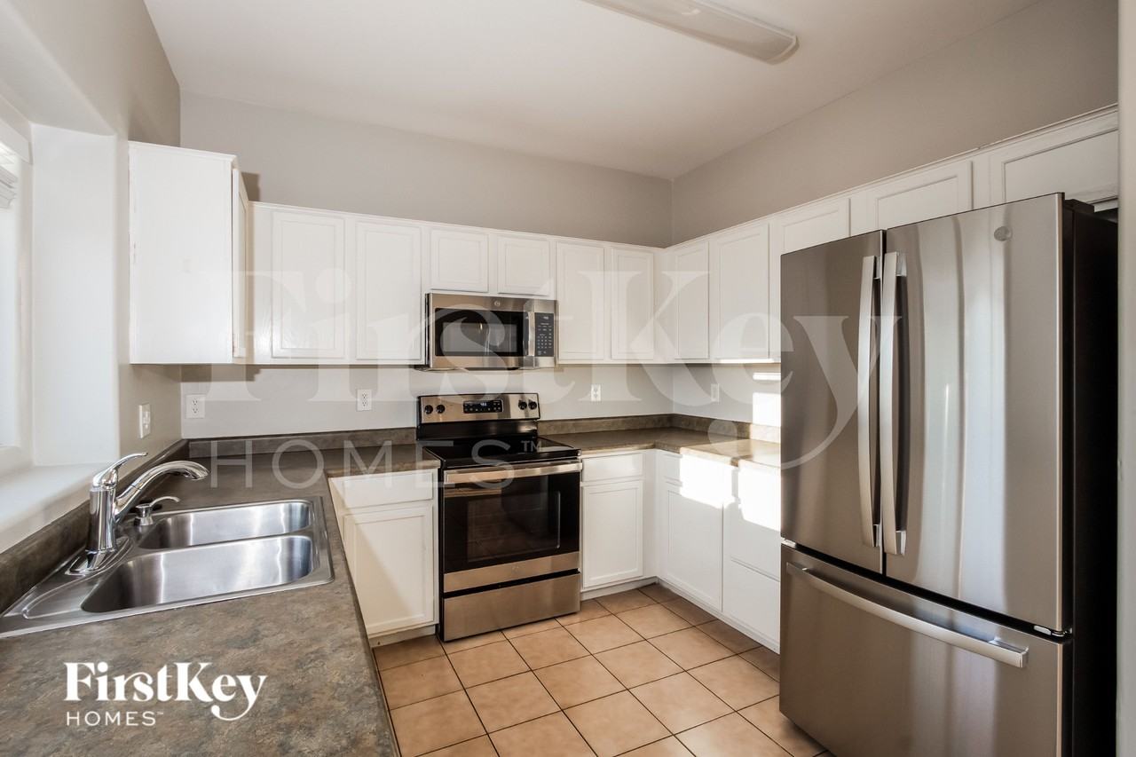 8821 N Misty Brook Dr - Photo 5 of 16