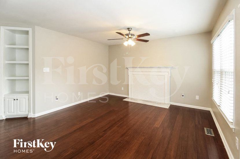 4898 Chimney Springs Dr - Photo 3 of 15