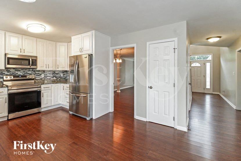 4898 Chimney Springs Dr - Photo 7 of 15