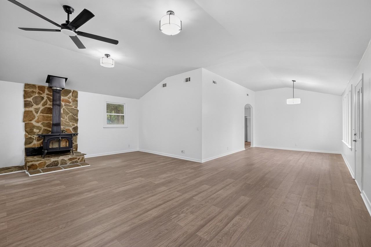 1515 Owen Rd - Photo 4 of 36