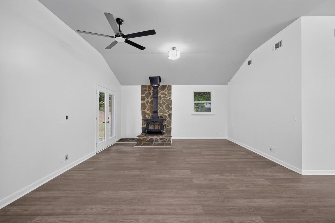 1515 Owen Rd - Photo 5 of 36