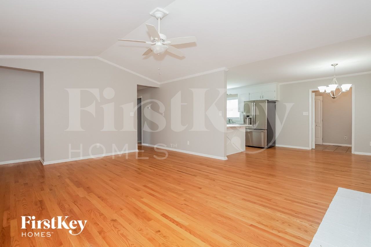 4436 Huntington Dr - Photo 2 of 15