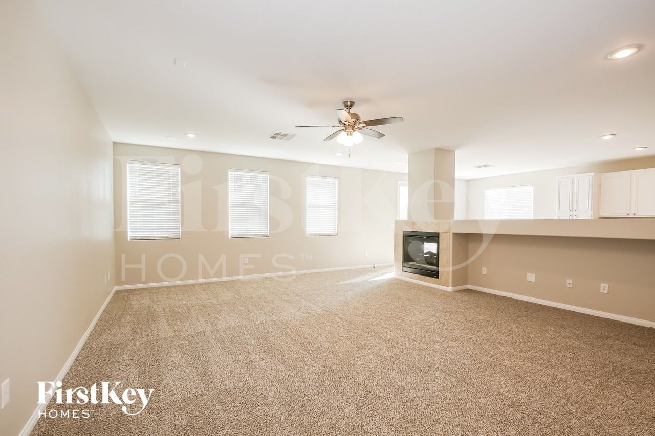 2425 Manchester Bay Ave - Photo 3 of 15