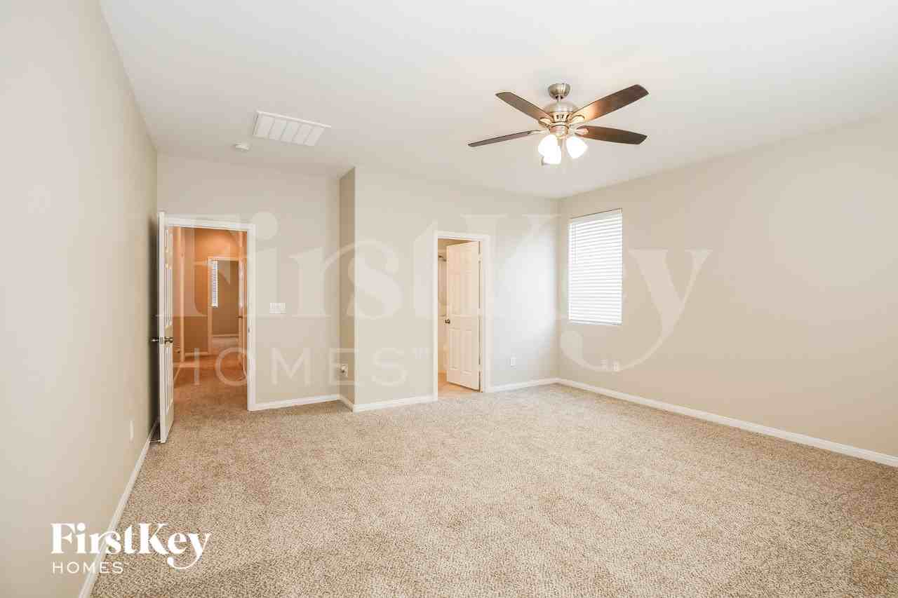 2425 Manchester Bay Ave - Photo 5 of 15