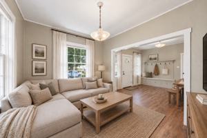 featured image of 1306 Berry St