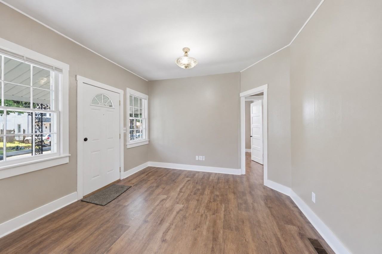 1306 Berry St - Photo 5 of 35