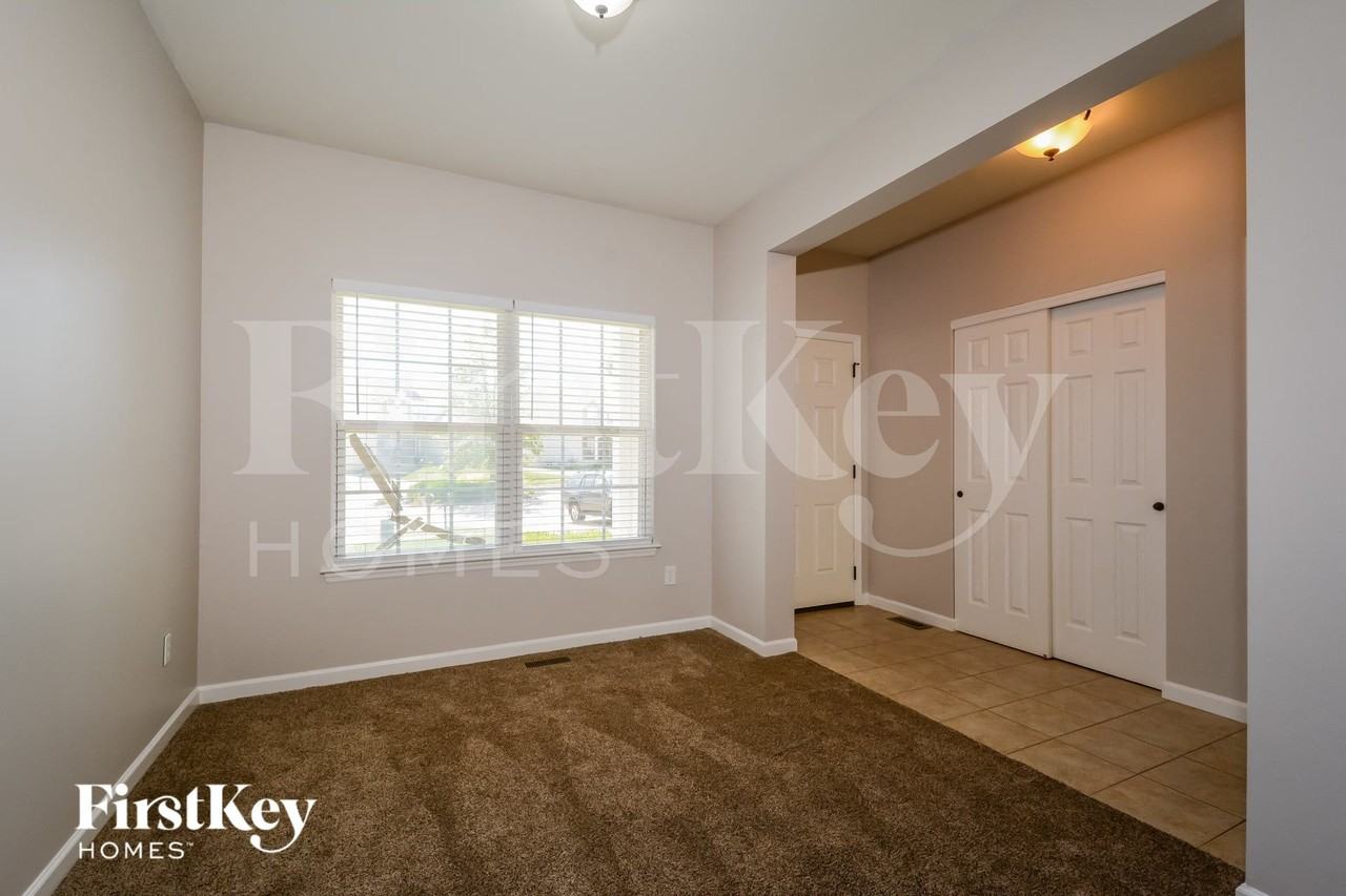 410 Angelique Ct - Photo 3 of 15