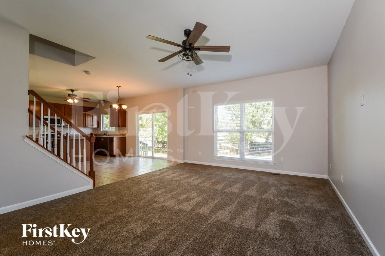 410 Angelique Ct - Photo 4 of 15