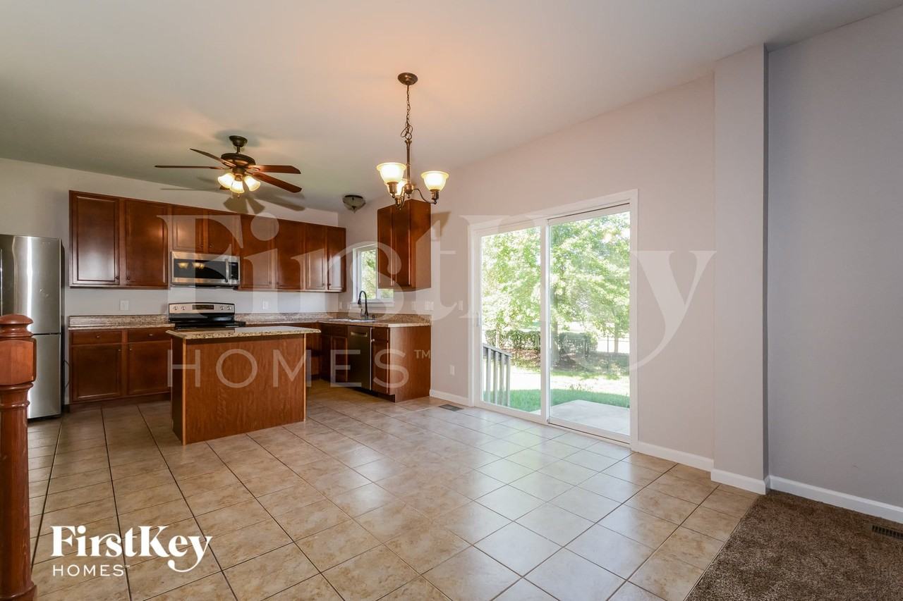 410 Angelique Ct - Photo 5 of 15