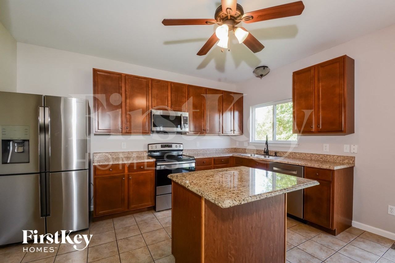 410 Angelique Ct - Photo 6 of 15