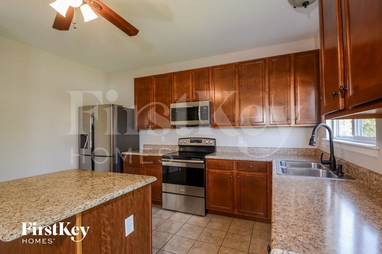 410 Angelique Ct - Photo 7 of 15