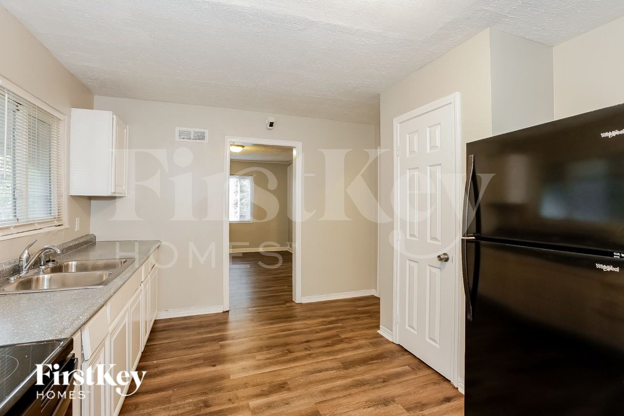 2158 Beecher Cir Sw - Photo 7 of 18