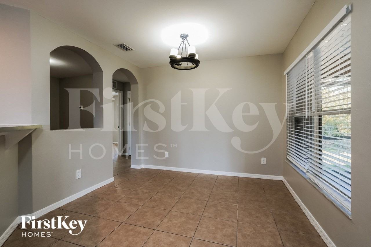 1029 Butler St E - Photo 5 of 16