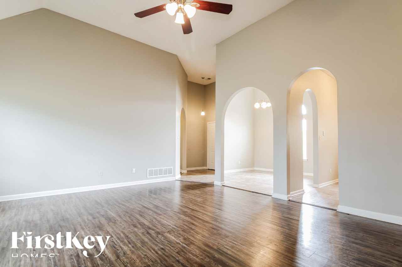 9143 Gavin Dr - Photo 4 of 16